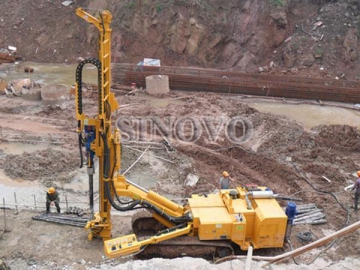 Máquina perforadora hidráulica sobre orugas