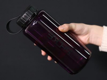 Botella de agua de tritán 34oz con tapa plana