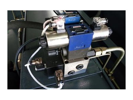 Plegadora CNC con servomotor DA41