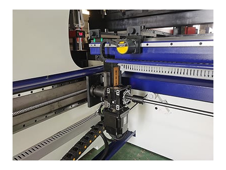 Plegadora de precisión con accionamiento-servo, WD67K