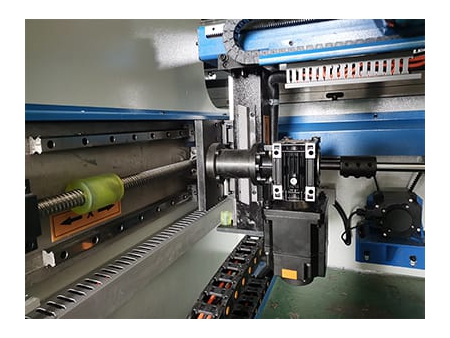 Plegadora de precisión con accionamiento-servo, WD67K