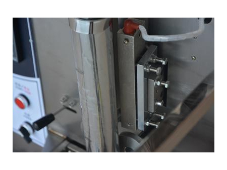 Envasadora vertical, MK-60HY                   (Para productos con forma irregular y líquidos), con sellado posterior central