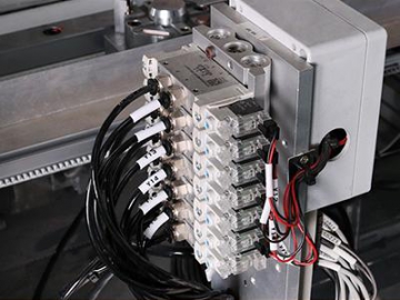 Sistema de montaje automatizado para piezas de arrancadores de automóviles
