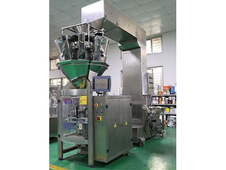 Máquina llenadora y selladora de productos granulados vertical