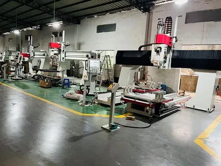 Centro de Mecanizado CNC de 5 Ejes