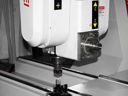 Centro de Mecanizado CNC de 5 Ejes con ATC