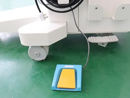 Arco en C con Detector de Panel Plano