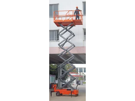 Plataforma de alturas con dispositivo de tracción