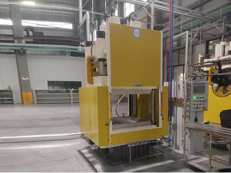 Prensa vulcanizadora de caucho con resorte neumático