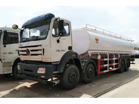 Camión cisterna de combustible 8×4