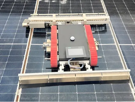 Robot limpiador de paneles solares   (Tipo oruga)
