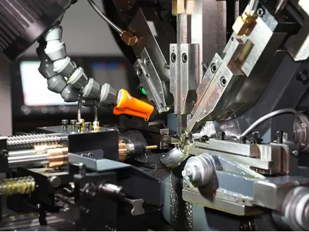 Torno automático de cabezal deslizante CNC