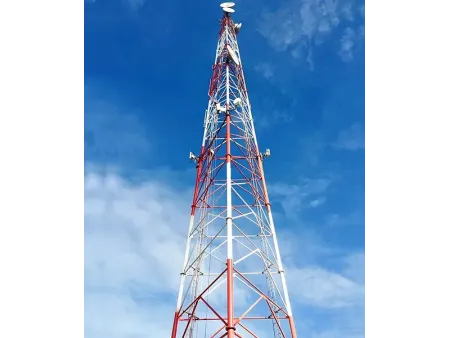 Torre de comunicación tubular de acero de 3 patas