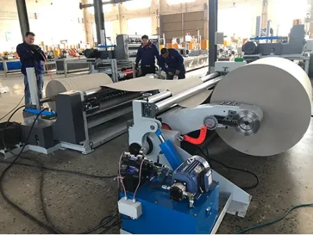 Máquina para fabricar tubos de cartón