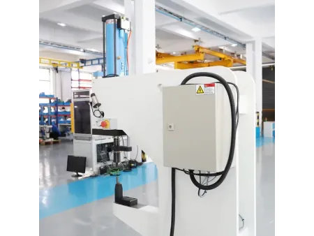 Prensa clinchadora (prensa de piso con marco en C de 8/15 toneladas)