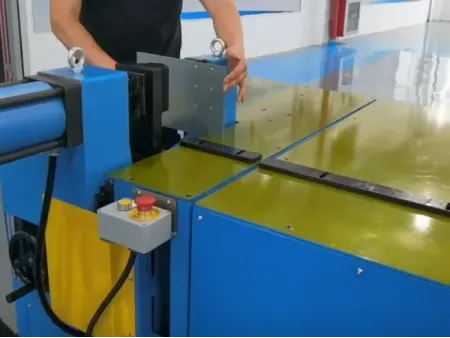 Banco para clinchado (clinchado de refuerzo del amortiguador de HVAC)