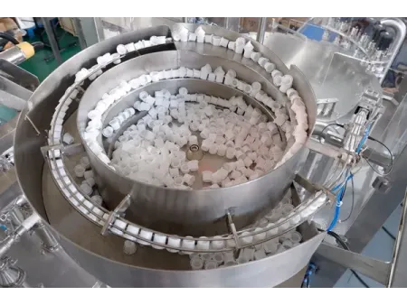 Máquina de llenado y taponado de bolsas con boquilla (con spout)