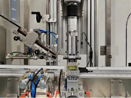 Taponadora automática de un cabezal