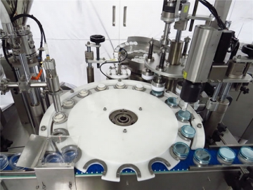 Máquina llenadora, selladora y tapadora de cremas