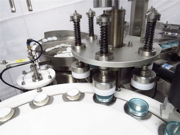 Máquina llenadora, selladora y tapadora de cremas